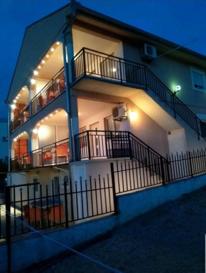 Apartmani Ljubica Утьеха Экстерьер фото